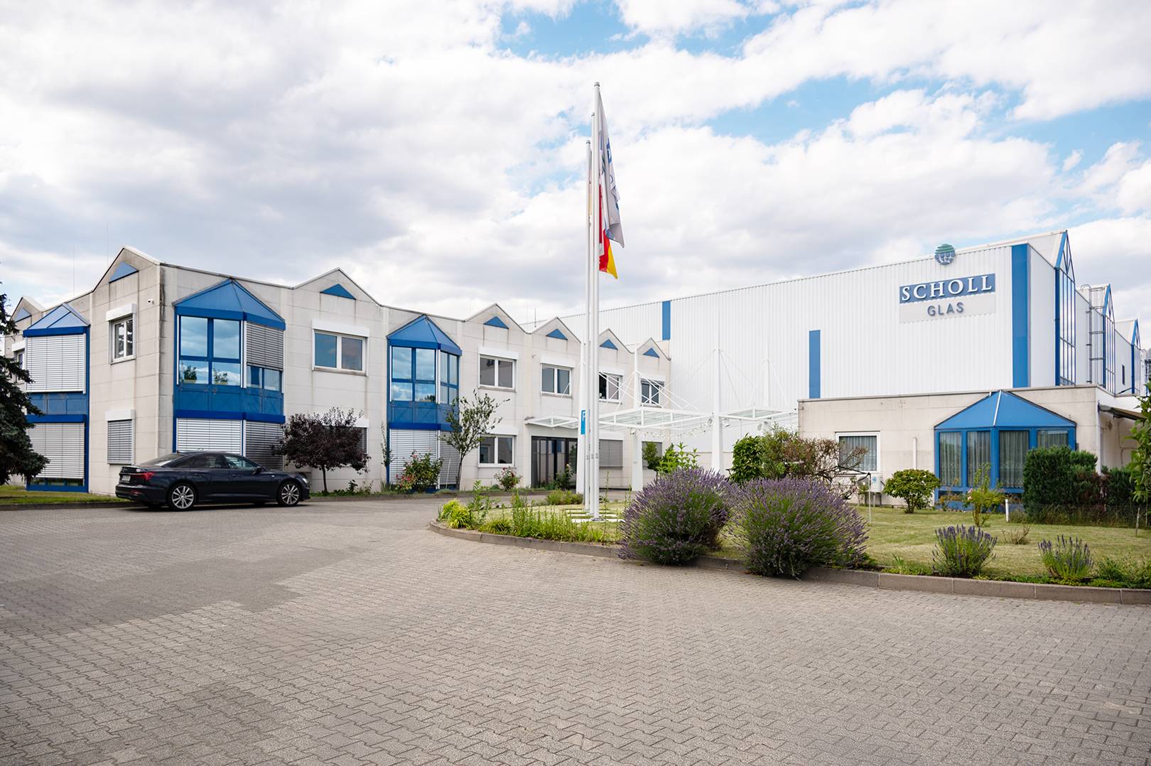 European Glass Giant Schollglas Partners with LandGlass to Redefine High-End Glass Processing European Glass Giant Schollglas Partners with LandGlass to Redefine High-End Glass Processing